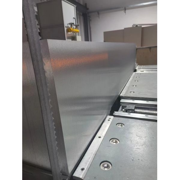 High-speed CNC vertical metal band saw machine sawing Aluminium plate and bar