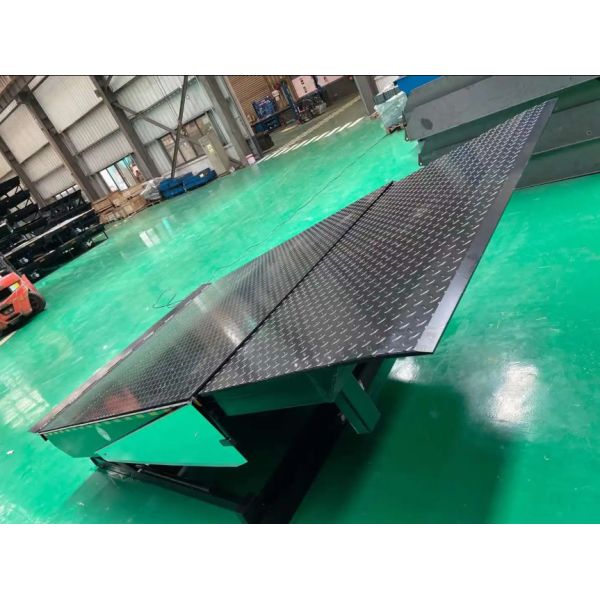 16mm Thickness Telescopic Lip Dock Leveler Hydraulic Dock Leveler