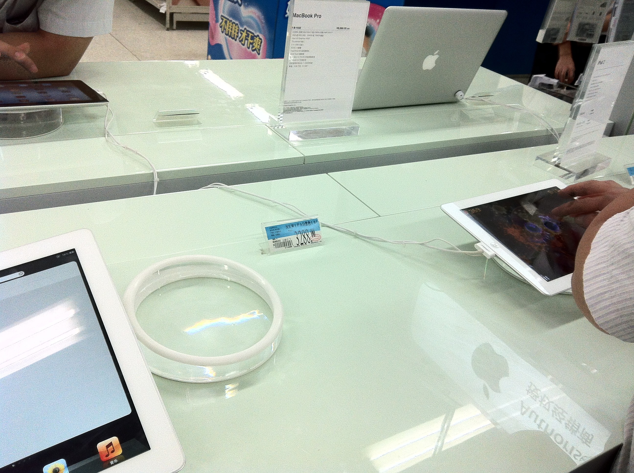 Buy cheap COMER Customer experience tablet stand retail secure anti theft alarm product