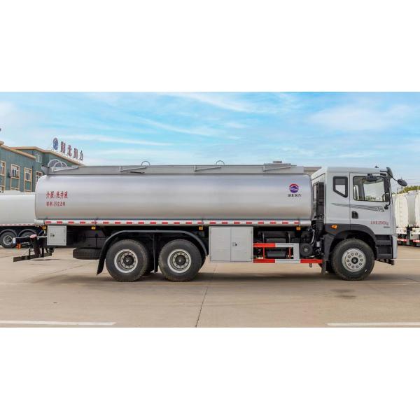 SHACMAN Mobile Refueling Truck/2000L Oil Tank Truck Supplied by Chinese Factory