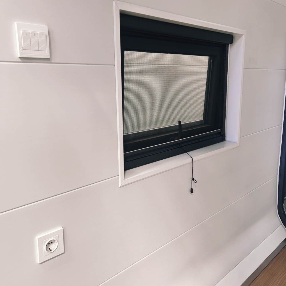 Space-Saving Prefab Container House - Modular Mobile Tiny Home with Quick Assembly Design