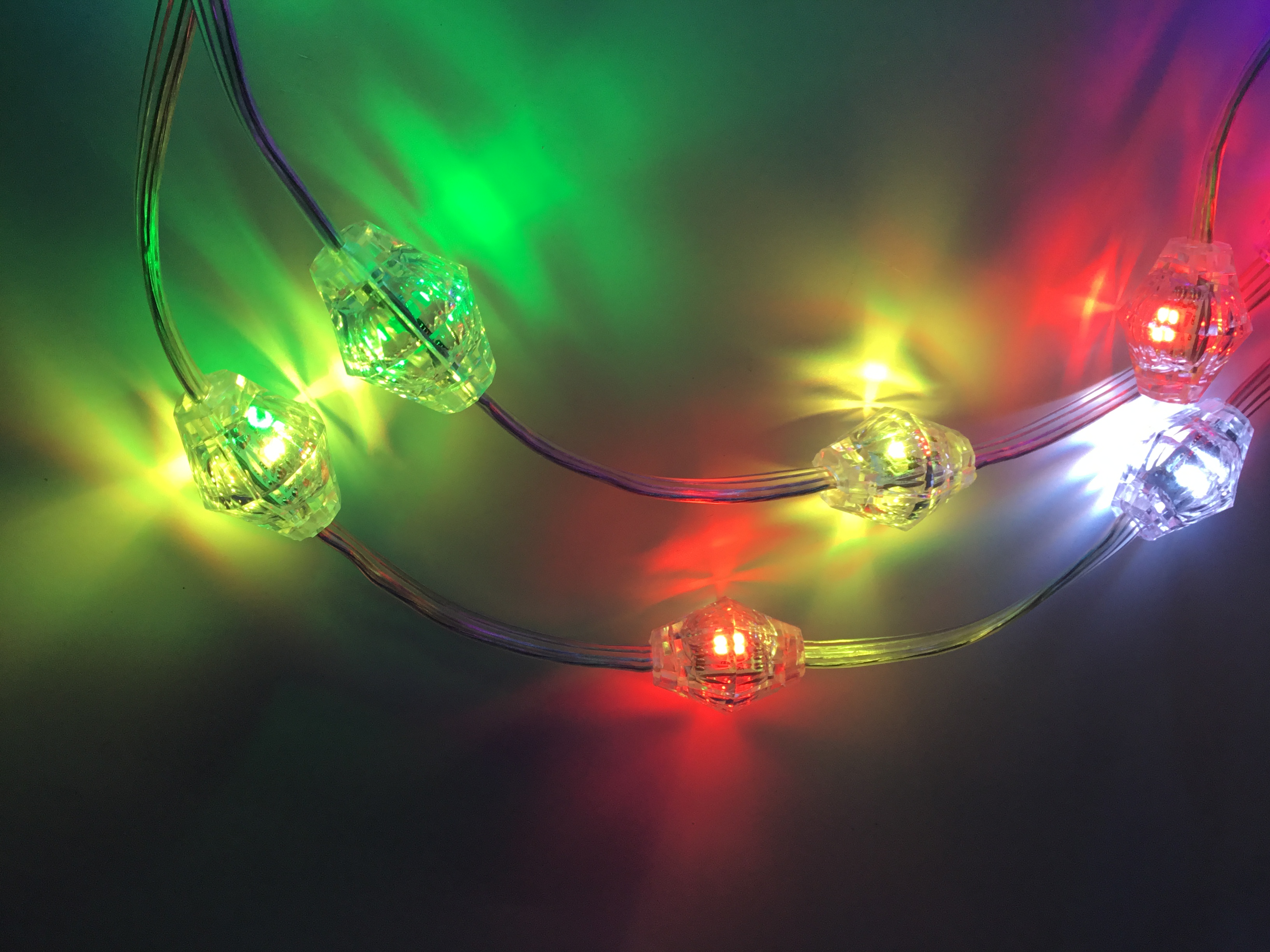 Crystal 3D Pixel Led Chain With 12.1 Lm/W Luminous Efficiency Full Color