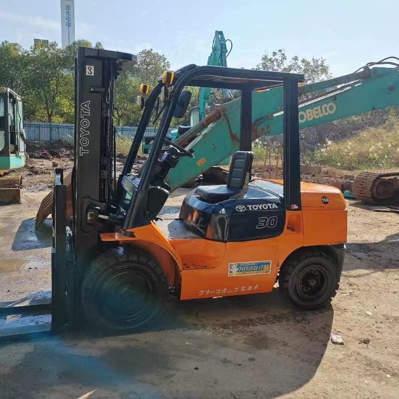 Buy cheap Warehouse Refurbished Toyota Forklift 3T Material Handler product