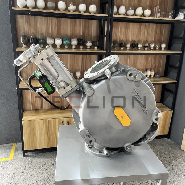 Dual channel directional valve with full channel diameter and no dead corners