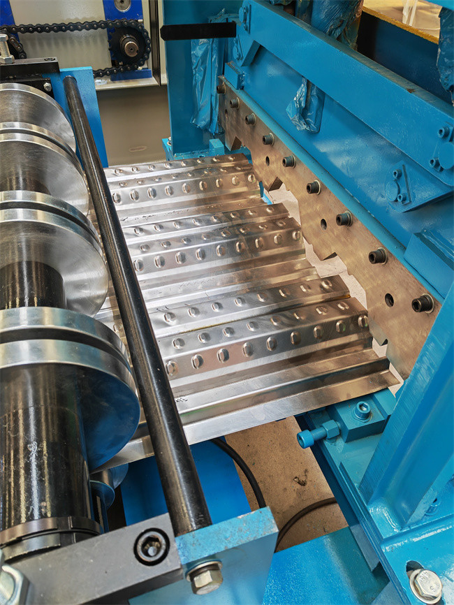 GI Steel Floor Decking Roll Forming Machine For Construction Material