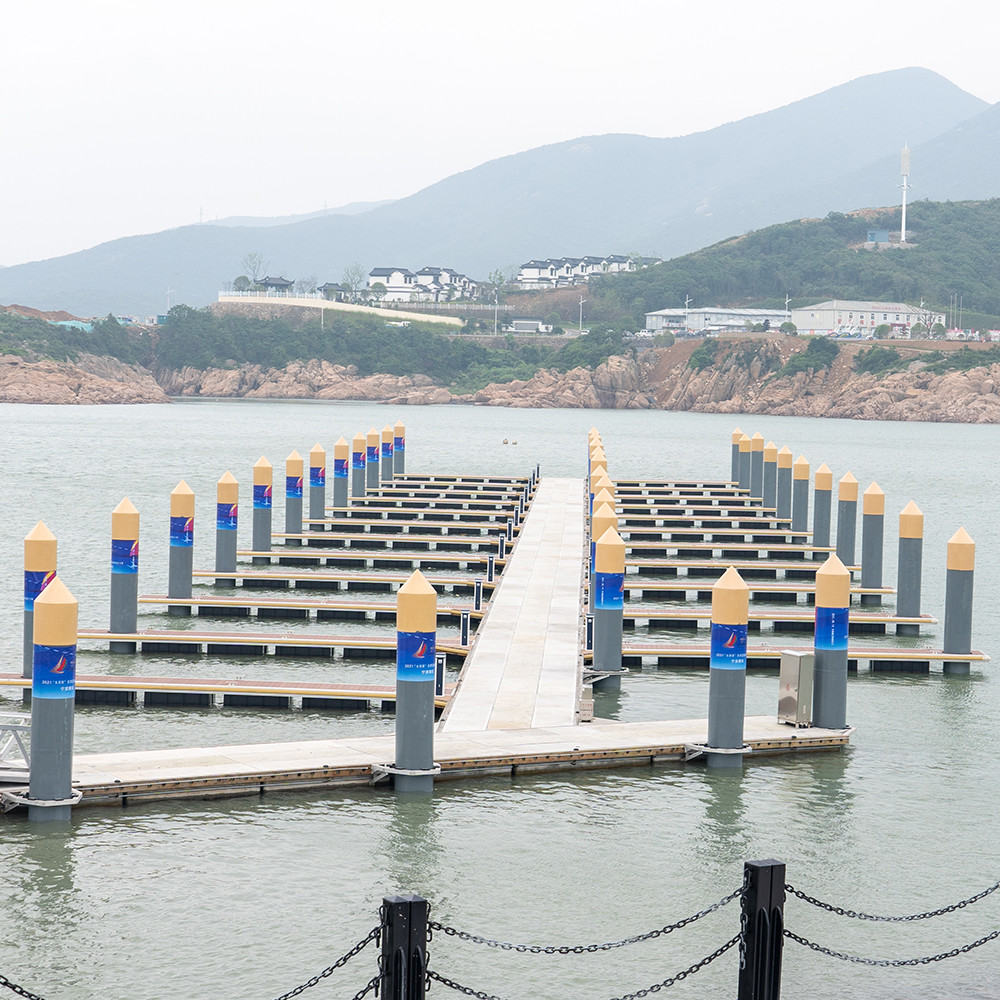 Customizable Durable Floating Dock With Aluminum Alloy Construction Yacht Boat Floating Pontoon