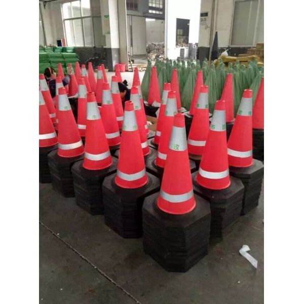 PE road traffic cone with rubber base, spring rubber cone 　The best choice red