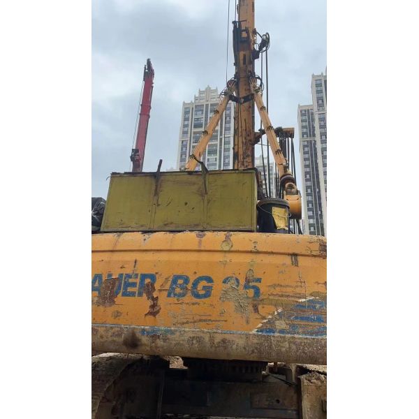 Continuous Flight Augering Foundation Drill Rig Convenient Operation