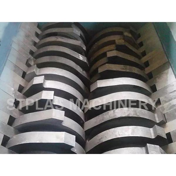 Less Vibration Plastic Shredder With Double / Single Axis Compact Structure