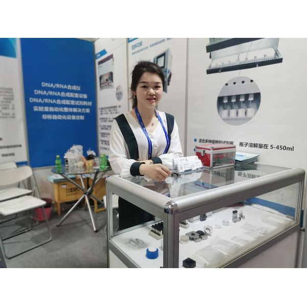 OEM Laboratory Automated Pipetting Workstation PLC Control For Nucleic Acid Extraction