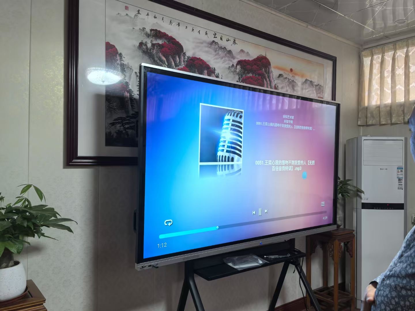 Smart Interactive LED Touch Screen Tablet Elevator-Suitable Electronic Whiteboard for Multimedia Teaching and Conference