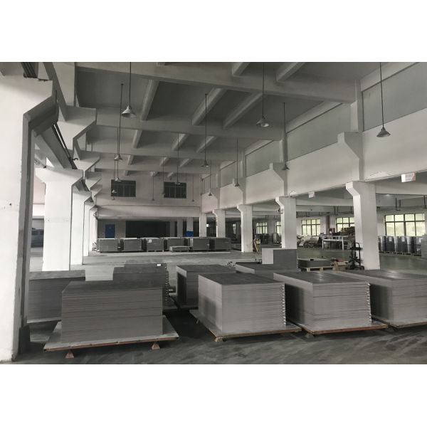 Luxury Vinyl Plank Flooring Modern Design Style 3.5mm-8mm Thickness SPC Interlocking