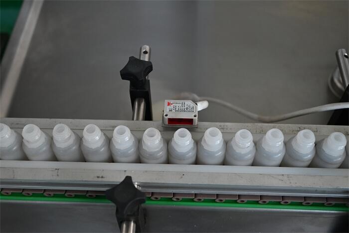 Vials Filling Capping Machine for Biopharmaceuticals with LAF system and SIP, CIP system, GMP standard CE cert