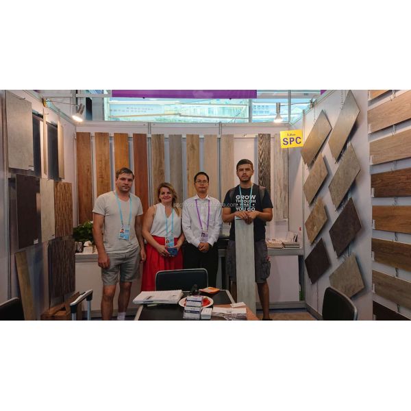 Simple Color Waterproof SPC Luxury Vinyl Plank Flooring 4mm-8mm Thickness Click Lock