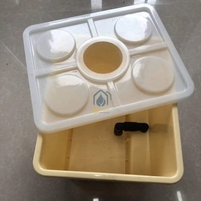 Greenhouse PP Hydroponic Dutch Bucket System For Vine Tomatoes Planting