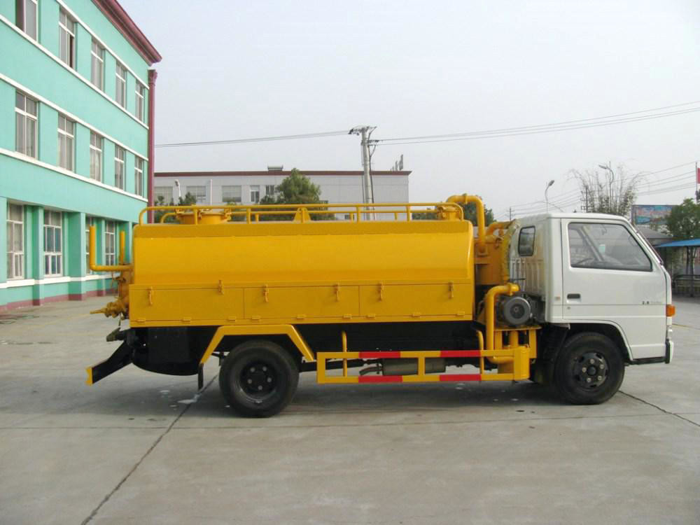 JMC 5000L Septic Vacuum Trucks Sewage Disposal Truck Heavy Duty RHD / LHD