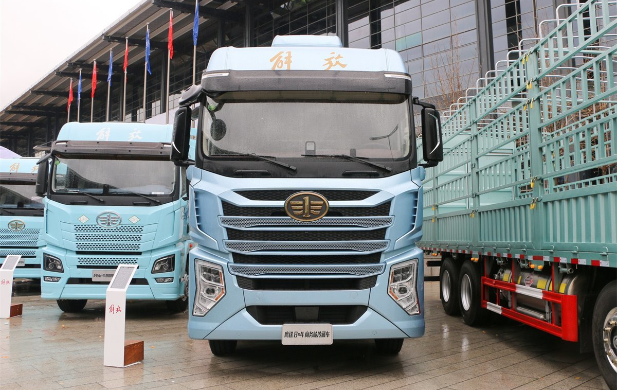 Qingdao Jiefang Yingtu Business Class 620 Horsepower 8X4 9.5m AMT Automatic Transmission Refrigerated Truck (liquid Buffer)