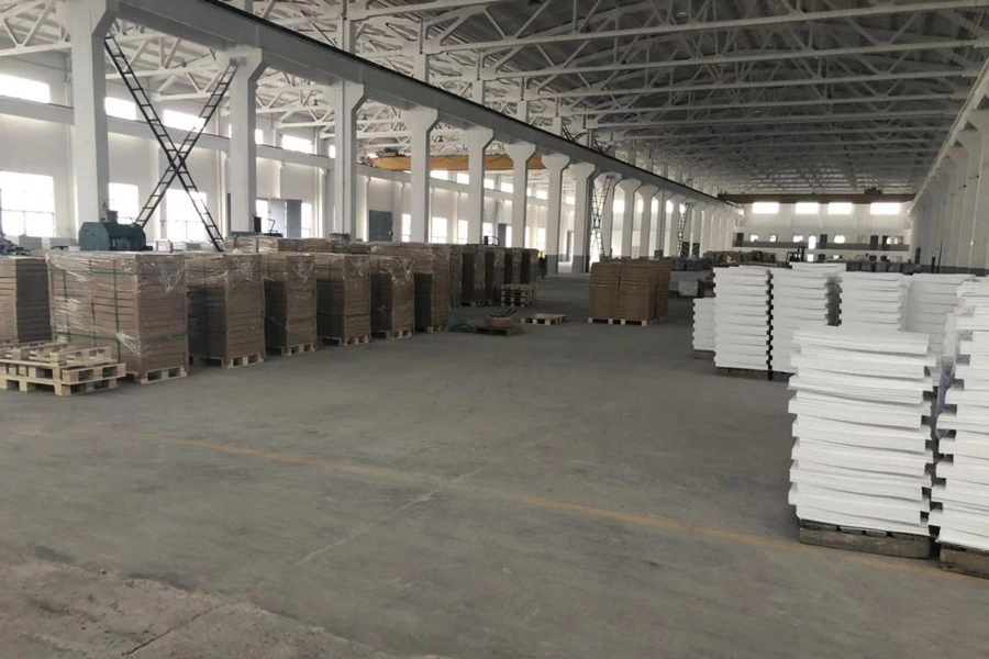 Conductive PVC ESD Flooring Tile 10^4-10^6 Ohm Customizable