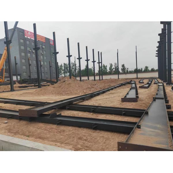 Painted Hot Dip Galvanized Steel Frame Workshop With Versatile Sandwich Panel Door