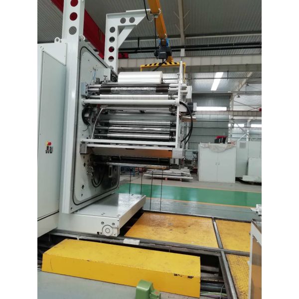 Capacitor Vacuum Metallizer with Staggered Ceramic Boat Arrangement for Uniform Coating Thickness