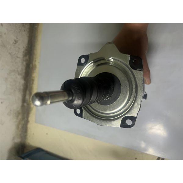Yutong Bus Spare Parts Bus Clutch Slave Cylinder (Φ102, Φ25, With Push Rod) 1604-00868 9700516080