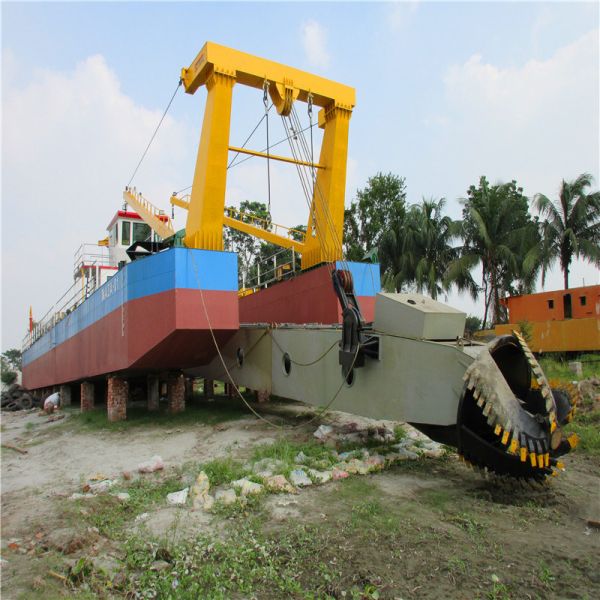 Siemens PLC Hydraulic 28inch Water Flow 7000m3 Cutter Suction Dredger