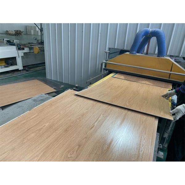 5mm 6mm Spc Click Flooring Waterproof Wood Texture UV Lacquered