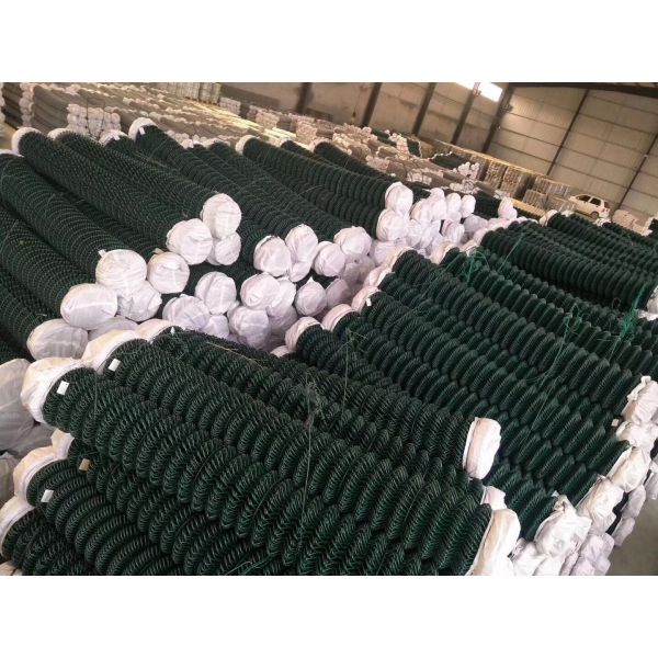 Hot Dipped Galvanized Custom Wire Mesh Easily Assembled Chain Link Fence For Sports Field