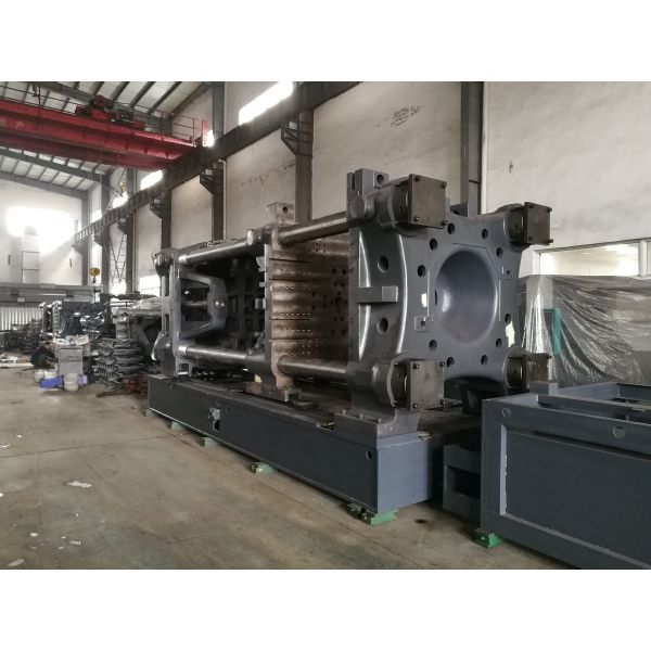 Large Plastic Injection Molding Machine Making Public Dustbin With Wheels
