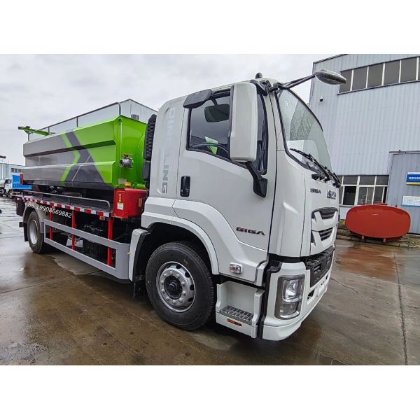 ISUZU 4x2 Driver 10000L Sewage Suction Truck with Vacuum Pump for Sucking Waste Water Vacuum Sewer Tanker Suction Truck