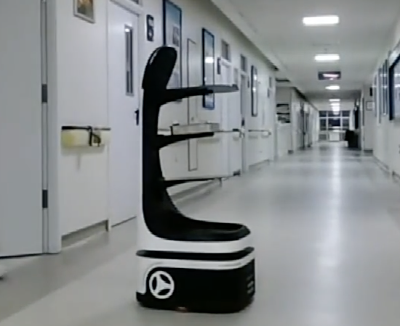 Dish Delivery Self Charging Robot LCD Screen Hotel Remote Control Robot