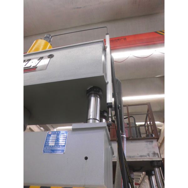 100 Ton Four Pillar Press Hydraulic Deep Draw Machine 1000KN For Automobile