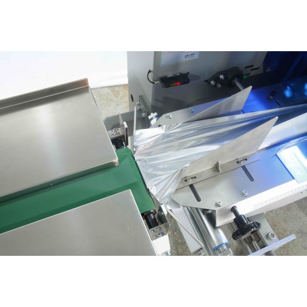 toothbrush casters packaging machine horizontal electrical switch socket flow packaging machine for softclose hinges